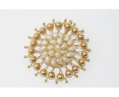 18ct yellow gold and pearl pendant total weight: approx 8.24 grams, size: approx 4cm