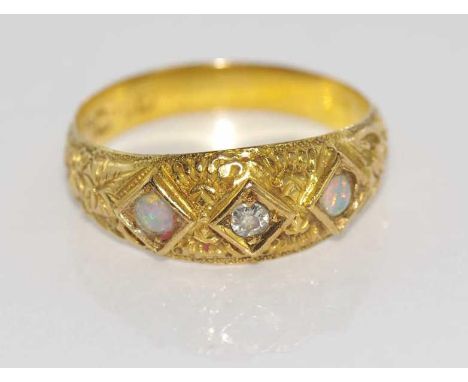 Antique 18ct yellow gold, diamond and 2 opal ring weight: approx 4.75 grams, size: S/9