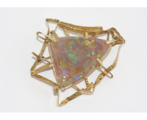 14ct yellow gold opal brooch -Brazilian opal, total weight: approx 12.8 grams, size: approx 5.5 by 5 cm (could be modified to