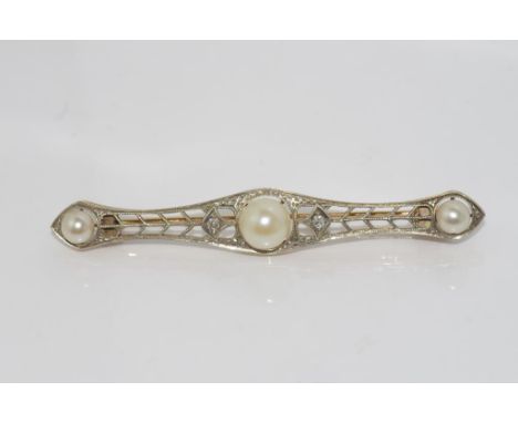 Good vintage 14ct gold, pearl and diamond brooch with silver top, total weight: approx 5.18 grams, size: approx 6.5 cm wide