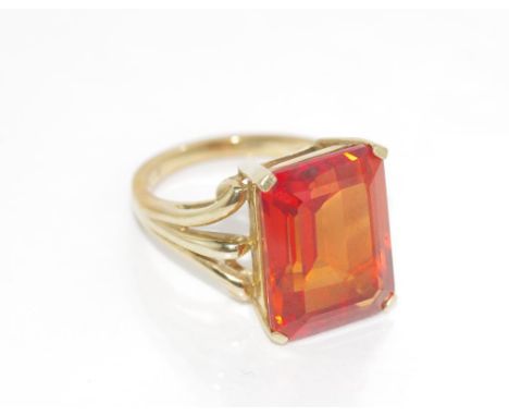 9ct yellow gold, orange sapphire ring weight: approx 7.55 grams, size:N/6-7 (unmarked but tested as 9ct)