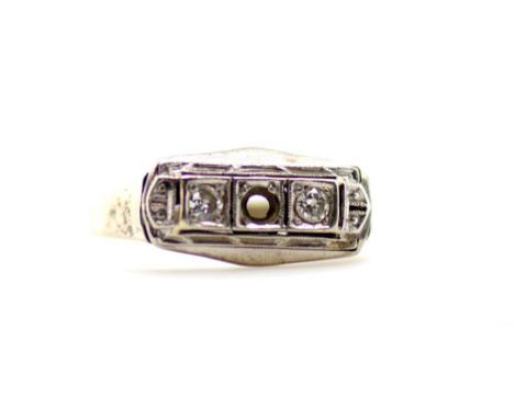 Vintage 9ct white gold & diamond ring a/f centre stone missing, weight: approx 2.6 grams, size: M-N/6