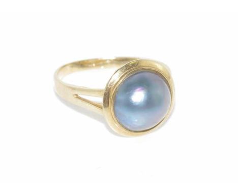 Yellow gold and blue mabe pearl ring marked 9K, weight: approx 2.35 grams, size: M/6 (slightly mis-shaped)