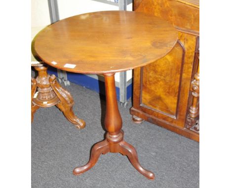 Georgian tripod lamp table 55.5cm diameter, 69.5cm high