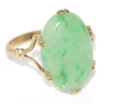Vintage 9ct yellow gold and jade ring (marked Prouds) weight: approx 2.9 grams, size: I/4
