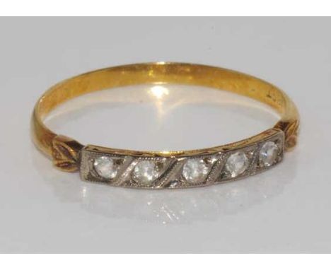 Vintage 18ct yellow gold ring with diamond simulants, weight: approx 1.5 grams, size: Q/8