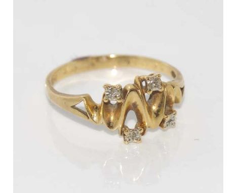 9ct yellow gold and diamond ring weight: approx 2.6 grams, size: U/10