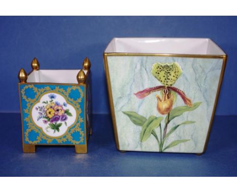Two Halcyon Days decorative ceramic planters 12.5cm high (tallest) approx.