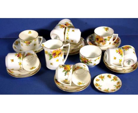 Royal Doulton wattle part tea & coffee set E8423, including 9 coffee cups & saucers, 2 teacups & saucers, 3 side plates, 1 bu