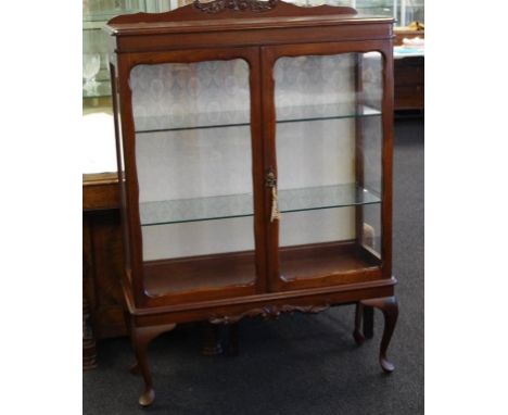 Vintage glass fronted display cabinet two glass doors opening to interior of 3 adjustable glass shelves, on cabriolet legs. G