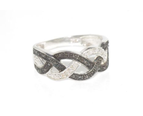 Good silver, black & white diamond ring size: O/7