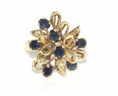 9ct gold and sapphire ring in flower and leaf form, weight: approx 6.15 grams, size: R-S / 8-9