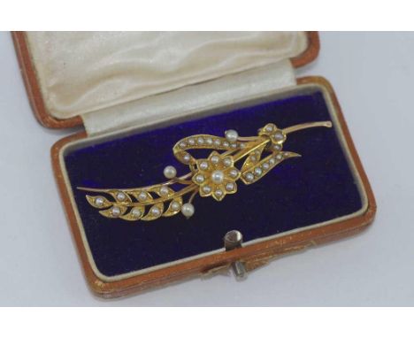 Boxed Victorian 15ct gold and pearl spray brooch weight: approx 6.97 grams, size: approx 6cm length