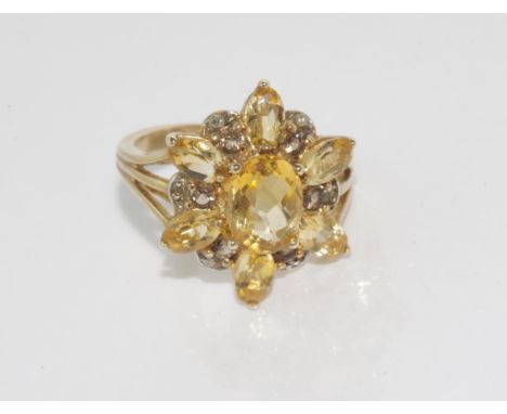 Good silver gilt and citrine ring with smokey quartz highlights, size: approx M/6