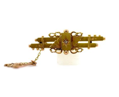 Vintage 15ct gold brooch with diamond weight: approx 5.2 grams