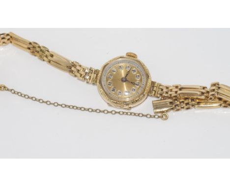 Vintage 14ct gold cased wristwatch with gold band total weight: approx 15.88 grams, working when tested