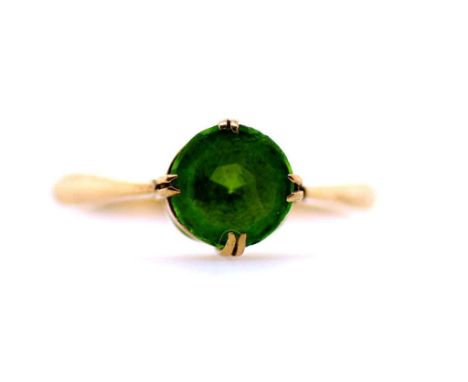 9ct yellow gold and peridot ring weight: approx 1.9 grams, size: M/6