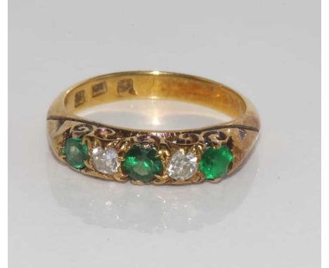 Vintage 18ct yellow gold diamond & emerald ring weight: approx 4.5 grams, size: M-N/6