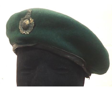 WWII 1945 dated Royal Marines green beret, large in size. P&amp;P Group 1 (£14+VAT for the first lot and £1+VAT for subsequen