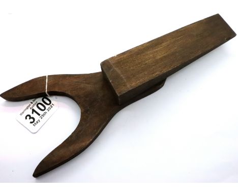 Reproduction WWII folding Waffen SS boot beetle. P&amp;P Group 1 (£14+VAT for the first lot and £1+VAT for subsequent lots) 
