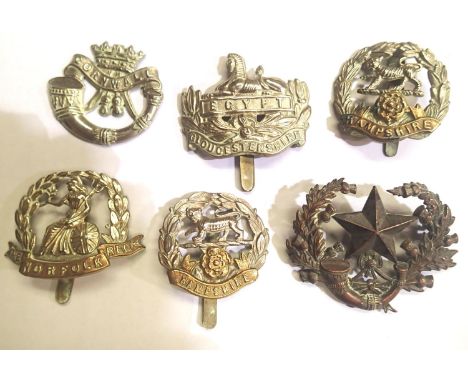 Six WWI and WWII military cap badges. P&amp;P Group 1 (£14+VAT for the first lot and £1+VAT for subsequent lots) 
