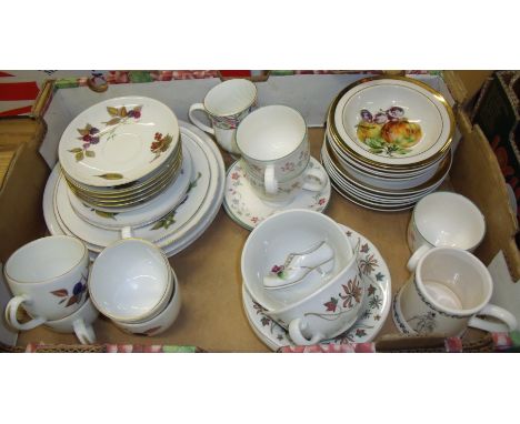 Selection of Royal Worcester 'Evesham' dinner plates, side plates, tea plates, cups and saucers etc.