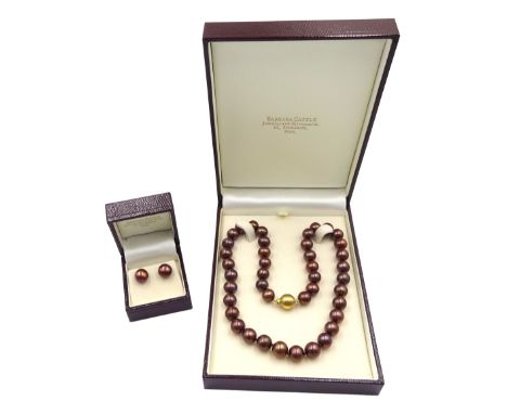 Single strand chocolate pearl necklace, with 9ct gold clasp and a pair of matching 9ct gold stud earrings, retailed by Barbar
