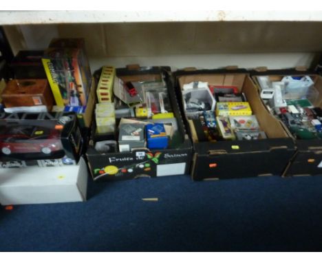 A QUANTITY OF BOXED AND UNBOXED MODERN DIECAST VEHICLES, to include Corgi Classics, Matchbox 'Models of Yesteryear', Oxford D