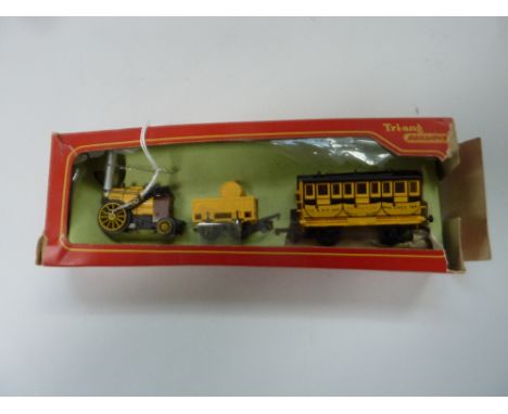 A BOXED TRI-ANG RAILWAYS OO GAUGE STEPHENSONS ROCKET, R.346, missing crew figures, box damaged