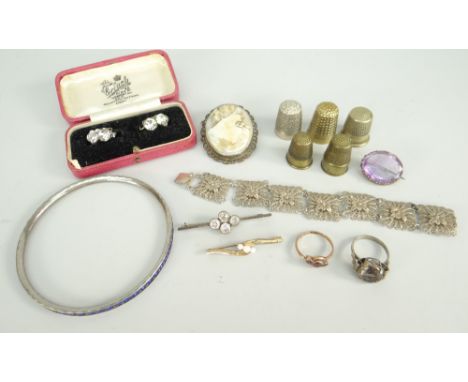 SMALL PARCEL OF COSTUME JEWELLERY to include cameo type brooch, ring, bar brooches, thimbles, bangle, filigree bracelet ETC