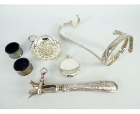 PARCEL OF ASSORTED SILVER &amp; SILVER PLATE to include pair of glass-lined salts, small circular flask, plated quaich, serpe