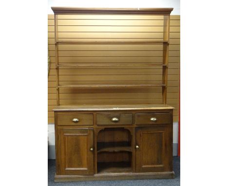 GOOD EARLY 20TH CENTURY PINE WELSH DRESSER, flanking cupboard base, three drawers and centre shelved recess (complete with op