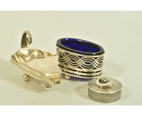 THREE LATE 19TH TO EARLY 20TH CENTURY SILVER ITEMS, to include a late Victorian silver salt with blue glass insert, approxima