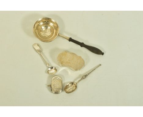 A SELECTION OF LATE 19TH TO EARLY 20TH CENTURY SILVER ITEMS, to include a vesta with scroll engraved detail, hallmarked 'J.Cl