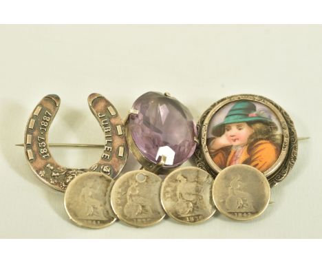 A SELECTION OF FOUR VICTORIAN BROOCHES, to include an amethyst single stone brooch, a Jubilee horse shoe brooch, a miniature 