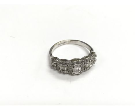 A 9ct white gold and diamond cluster ring, approx 3.3g and approx size R.