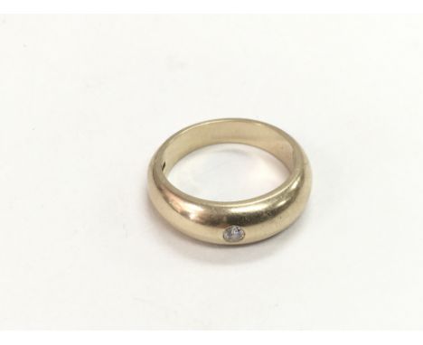 A gold gents diamond solitaire ring, approx 7g and approx size Q-R.