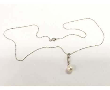 A 9ct white gold necklace with a pearl pendant, approx 2.4g.