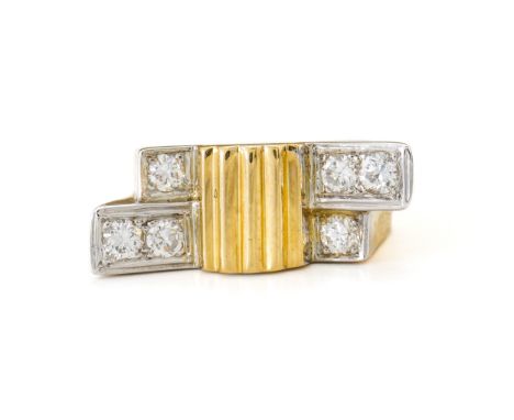 A DIAMOND SET RETRO RINGSet with six round brilliant and old cut diamonds in an asymmetrical design in yellow gold stamped 18