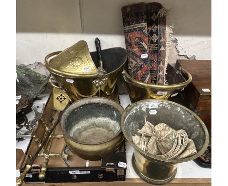 An Art Nouveau style brass coal bucket, and assorted other metalware (qty)