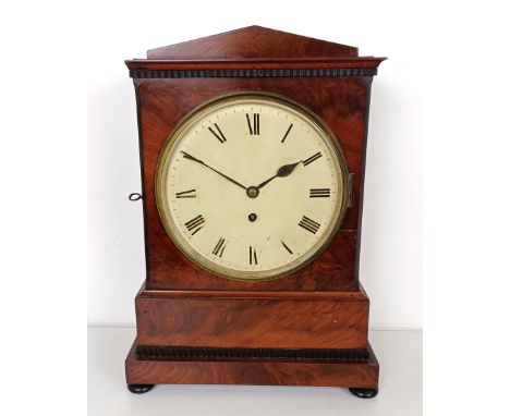 An early 19th century bracket clock, the 20 cm diameter painted dial with Roman numerals, fitted an eight day single fusee mo