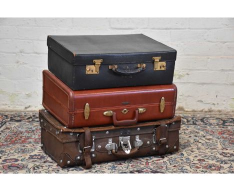 Three vintage suitcases including a Samsonite example and a leather expanding example (3).