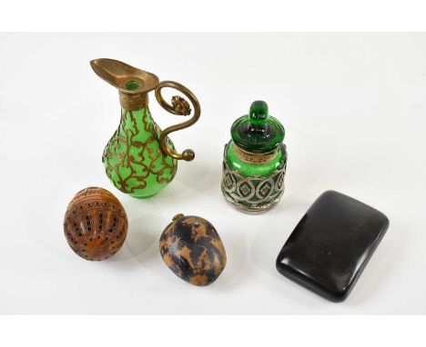 An assortment of collectors' items including a Georgian tortoiseshell and yellow metal snuff box, nutmeg grater, green glass 