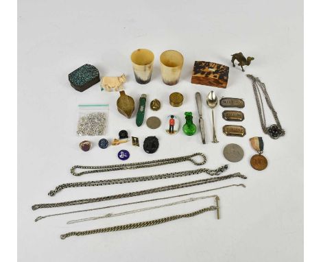 A small quantity of collectors' items including a snuff box in the form of bellows, two horn cups, coins, trinket box, chains