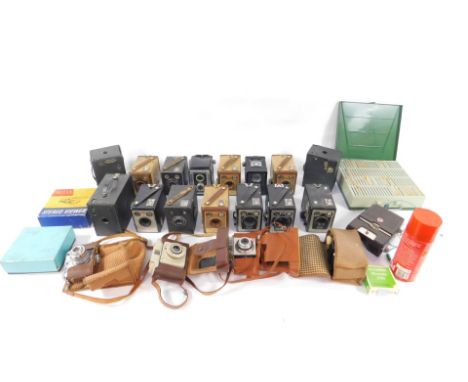 Kodak Box Brownie cameras, including Flash B model F, D and E, together with a Fulcan Magni-Vue camera and further box camera