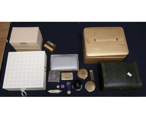 A collection of trinket boxes, jewellery boxes and a collection of vintage compacts&nbsp;