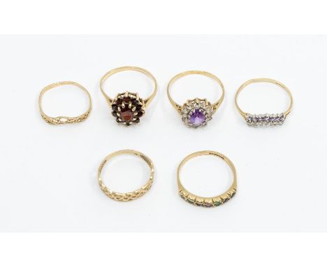 A collection of 9ct gold to include a DEAREST ring set with diamond, emerald, ruby , amethyst and sapphire, size R, a garnet 