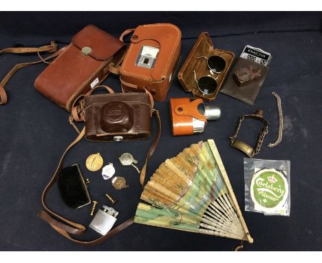 A collectors lot to include three vintage cameras, WWI Victory medal, ladies fan, spectacles etc