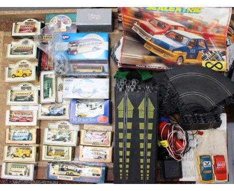 Diecast: A collection of assorted boxed diecast buses to include: Corgi, Days Gone and others, together with a collection of 