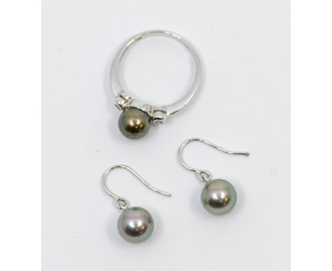 A Tahitian pearl and 18ct white gold ring, comprising a cultured pearl approx 7mm, with collet set small diamonds set to eith